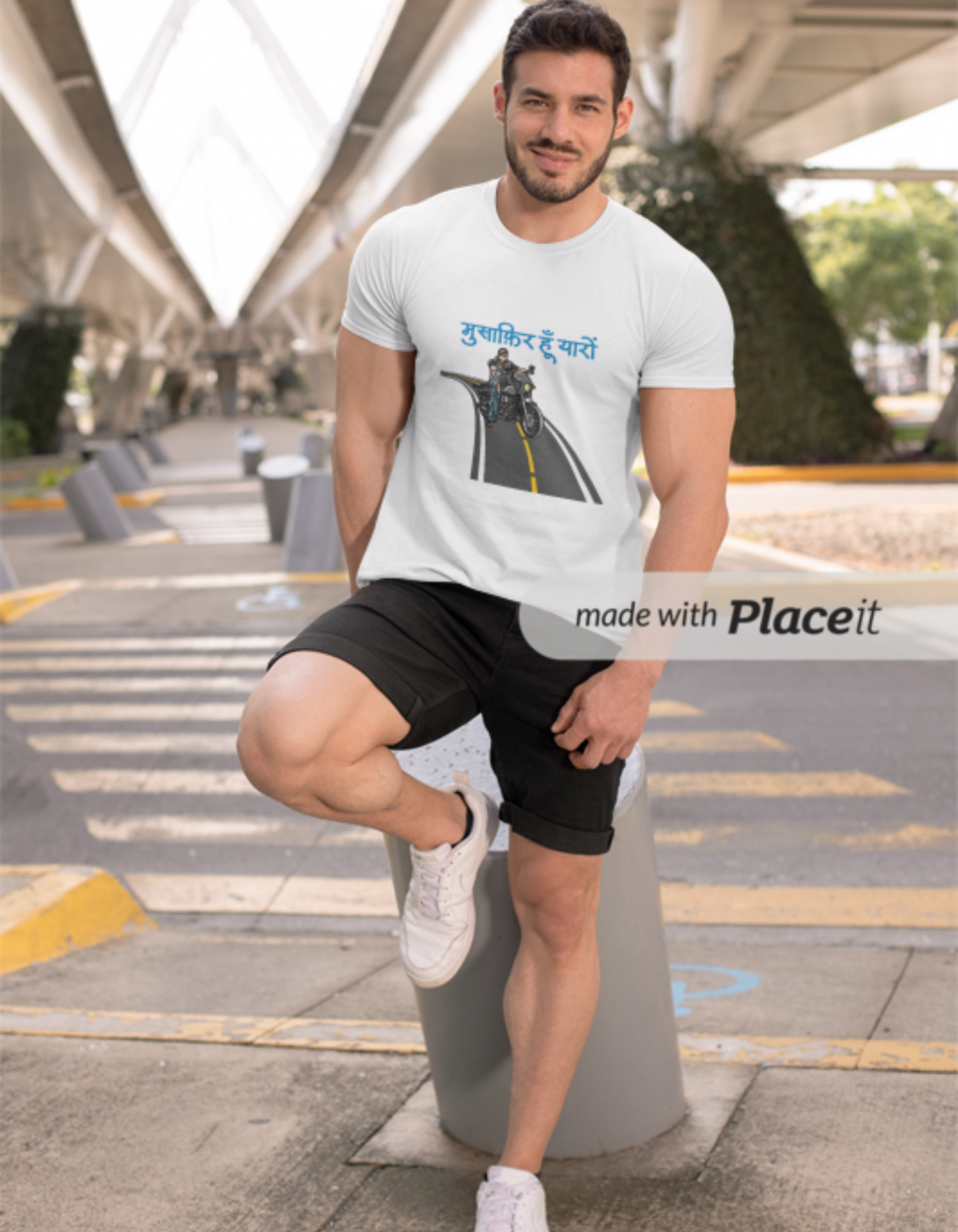 मुसाफ़िर हूँ यारों | Biker Hindi Quote T-Shirt for Travel & Road Trip Lovers